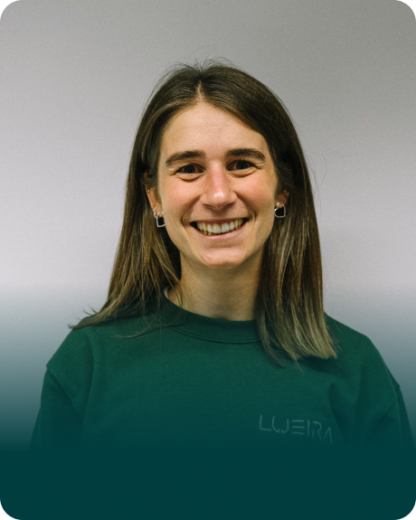 Aina — Chief Marketing Officer Aina, Chief Marketing Officer en Lueira